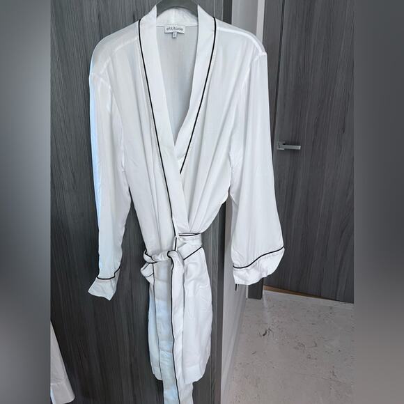 NWT $250 ANTHROPOLOGIE lovers ETTITUDE ROBE bamboo loycell sateen white M - Picture 14 of 14